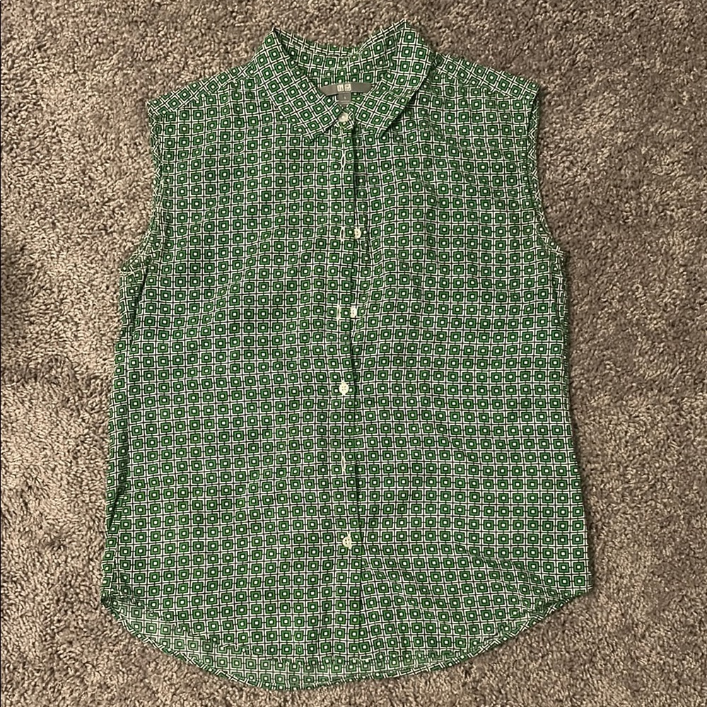 Uniqlo S Green Sleeveless Button-Up Blouse
